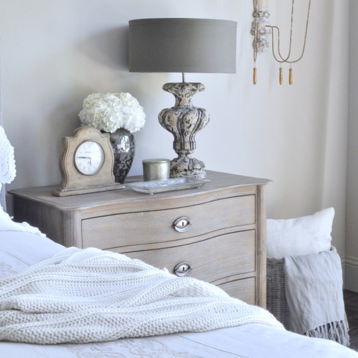 Bedside table decor ideas